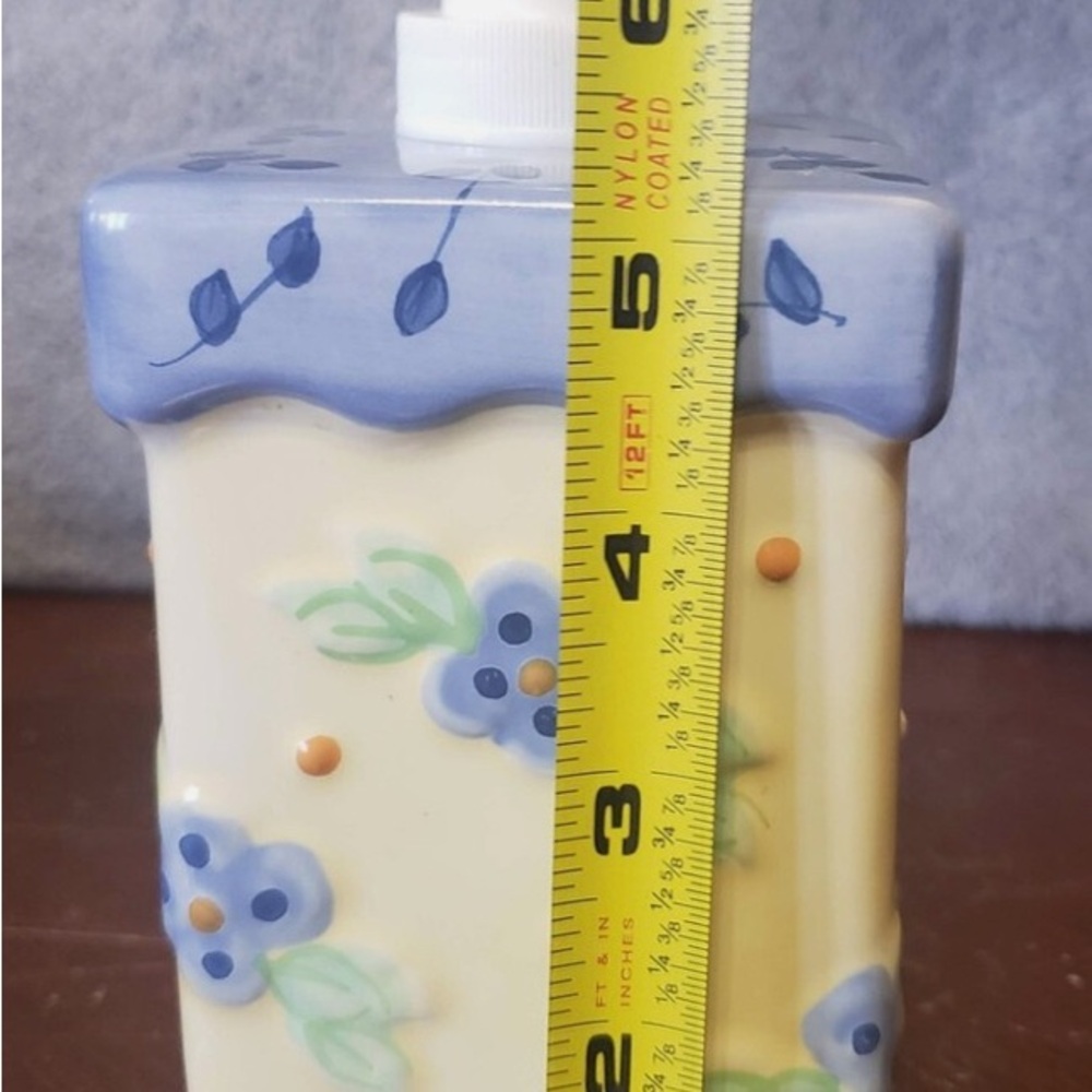 Pfaltzgraff Summer Breeze Soap Dispenser - Picture 2 of 6